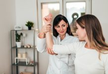 A szépségipari munka egyik nagy átka: az ínhüvelygyulladás váll vizsgálat