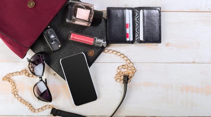 Mi legyen mindig a táskádban? Apró dolgok, amelyek megmenthetik a napodat